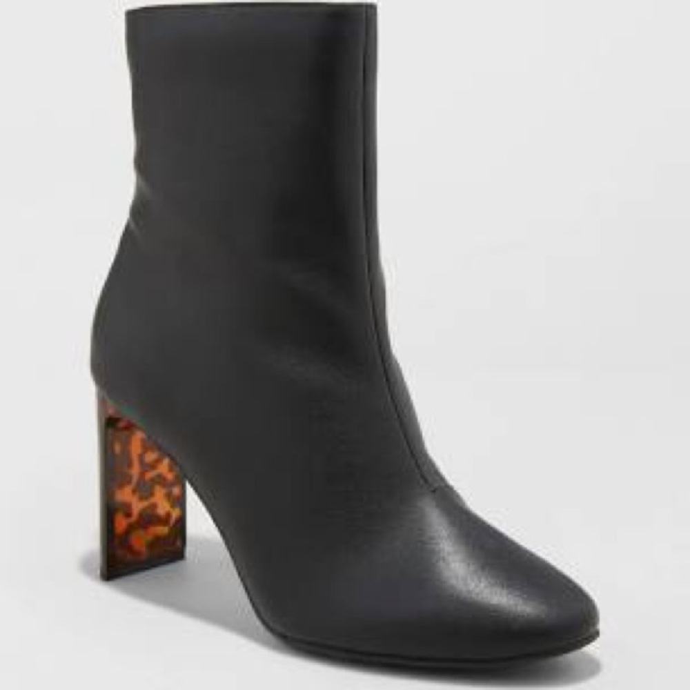 NWT women's chelsea heeled fashion boots